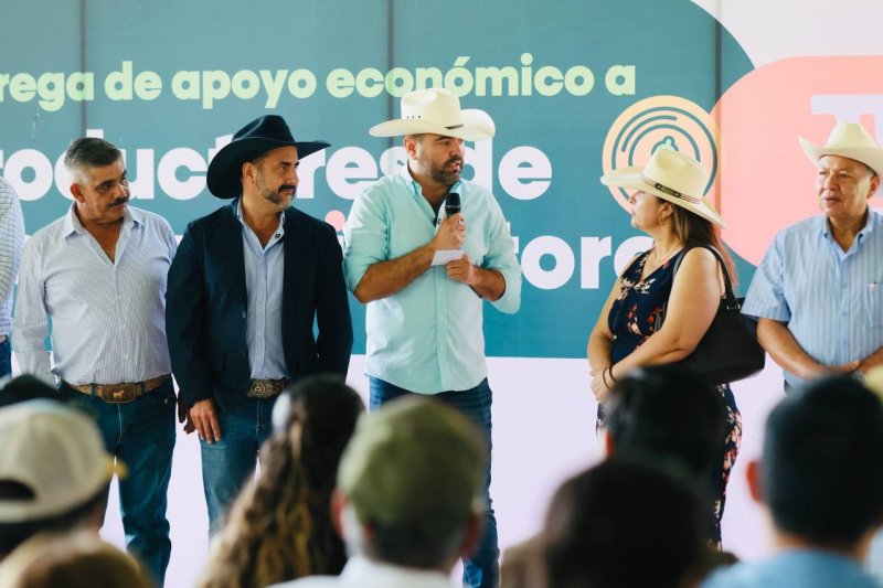 Tlajo fortalece apoyos históricos para agricultores y apicultores